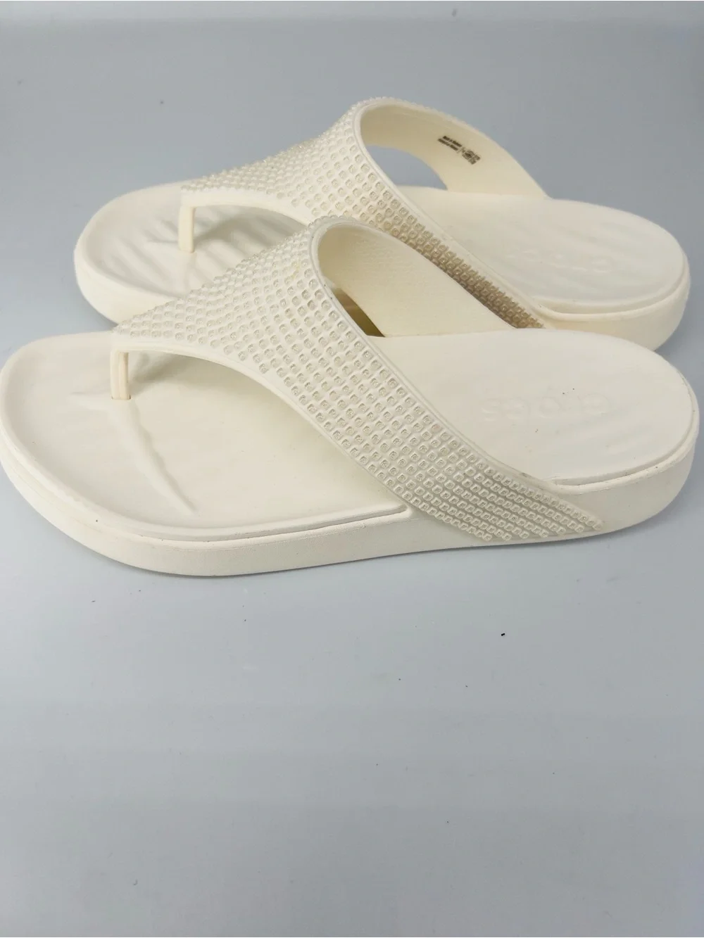 Crocs women’s getaway gems flip flops- chalk